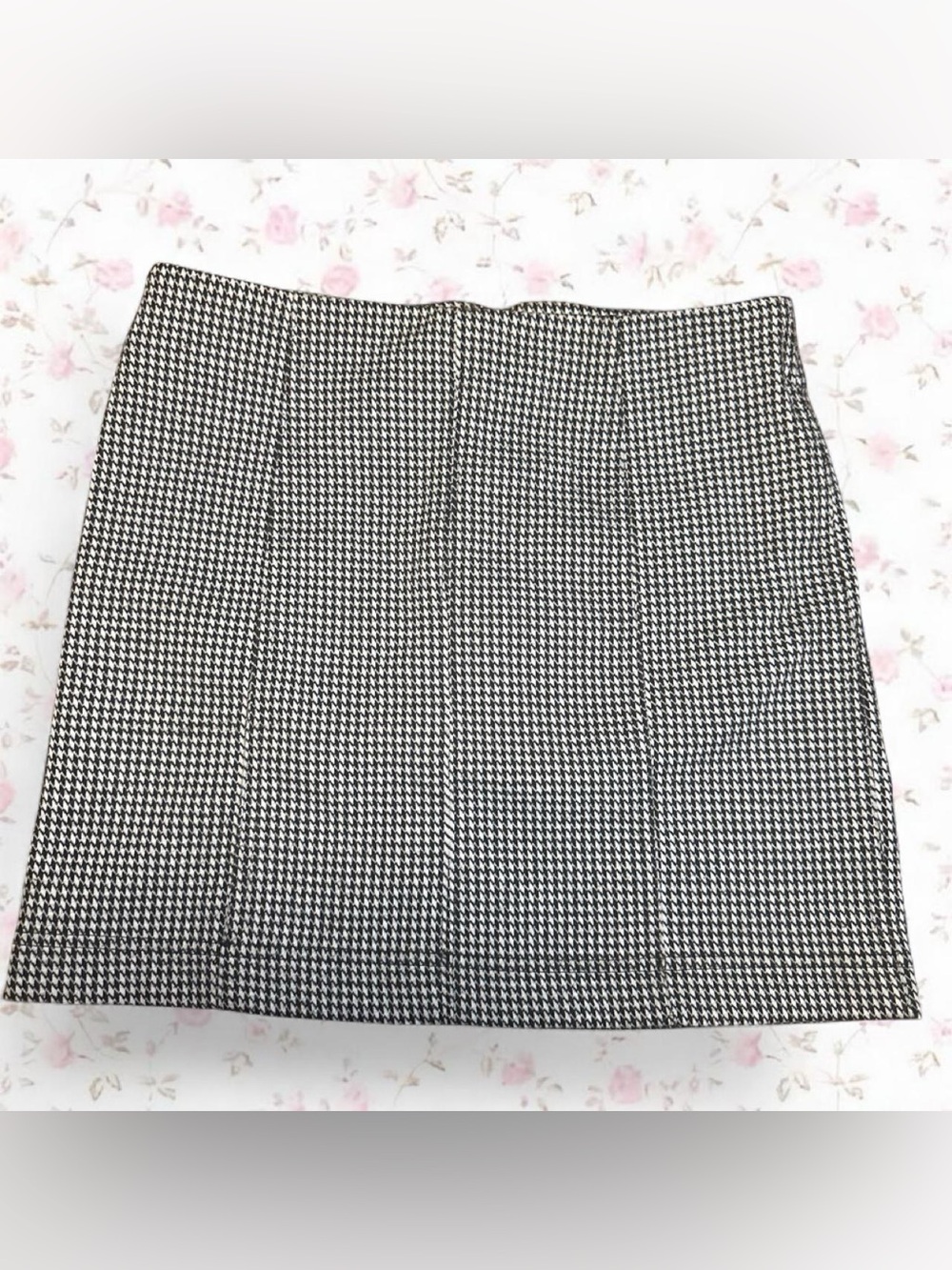 Classic Black and White Houndstooth Pencil Skirt